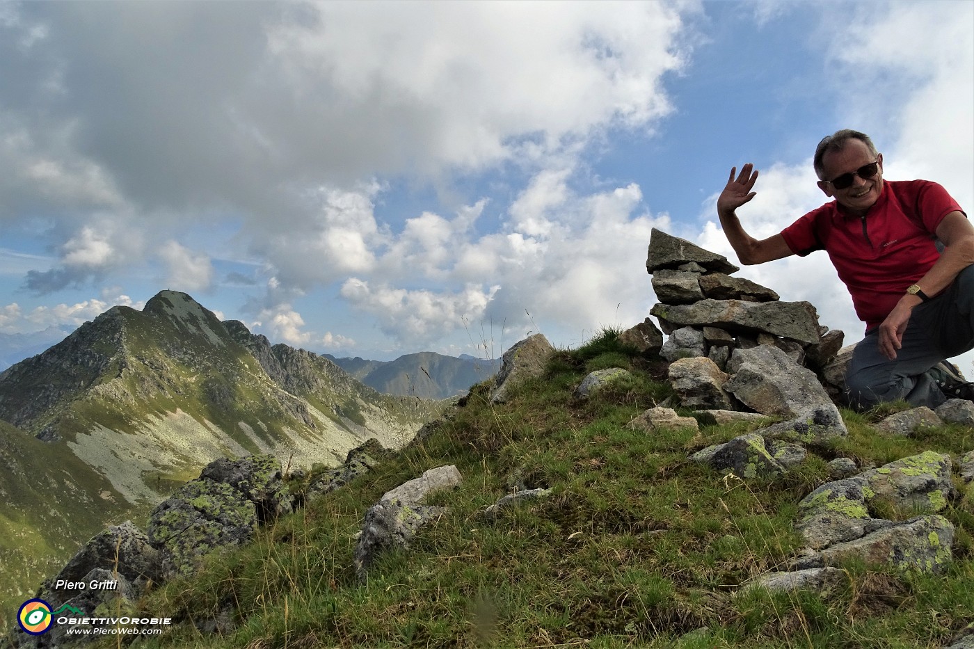 01 In vetta al Monte Valegino (2415 m) , salito ad anello dalla Baita del Camoscio.JPG